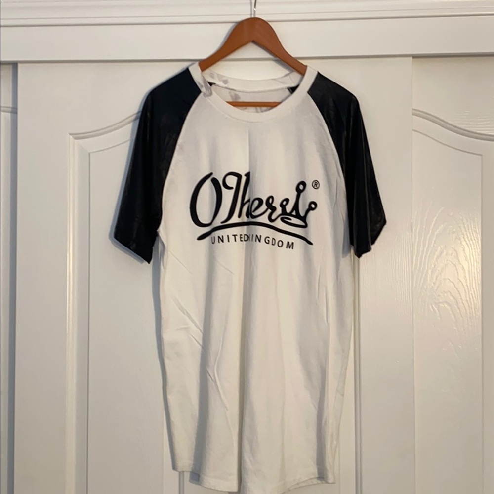 Black and white t-shirt(L)
